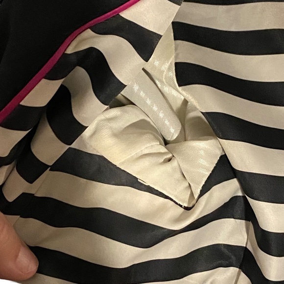 Banana Republic Classic Blazer 2 button size 8 Blue striped interior - Picture 4 of 8